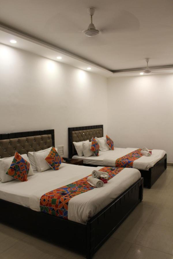Yes Boss By Backpackers Heaven Right In Centre Of New Delhi Hotel Exterior photo