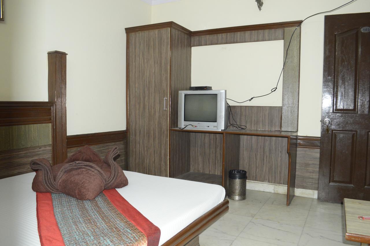 Yes Boss By Backpackers Heaven Right In Centre Of New Delhi Hotel Exterior photo