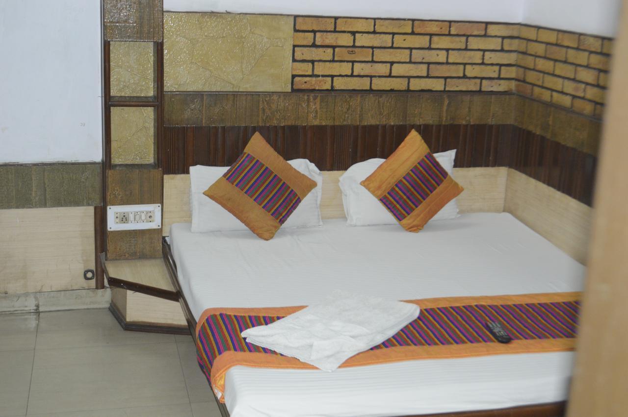Yes Boss By Backpackers Heaven Right In Centre Of New Delhi Hotel Exterior photo
