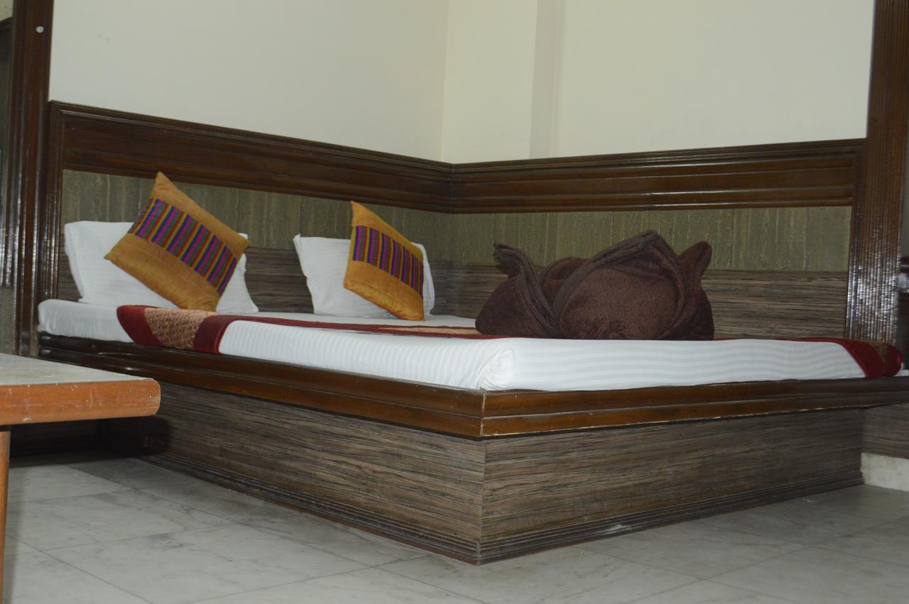Yes Boss By Backpackers Heaven Right In Centre Of New Delhi Hotel Exterior photo