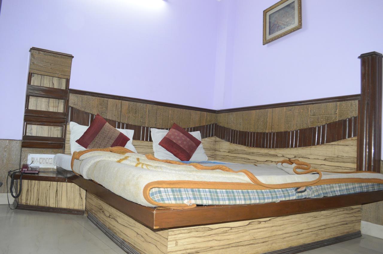 Yes Boss By Backpackers Heaven Right In Centre Of New Delhi Hotel Exterior photo
