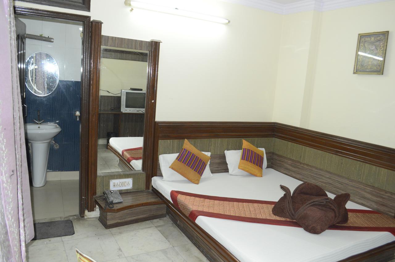 Yes Boss By Backpackers Heaven Right In Centre Of New Delhi Hotel Exterior photo
