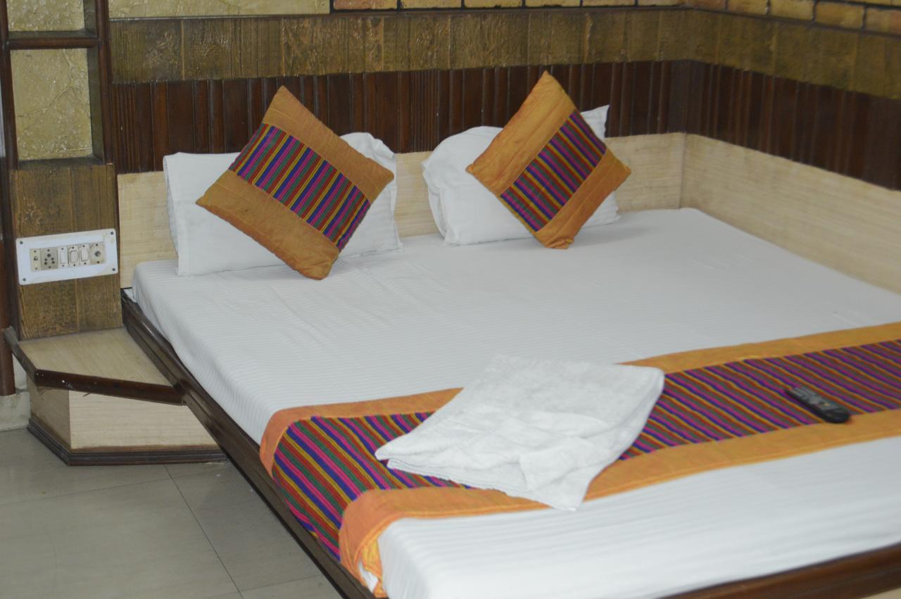 Yes Boss By Backpackers Heaven Right In Centre Of New Delhi Hotel Exterior photo