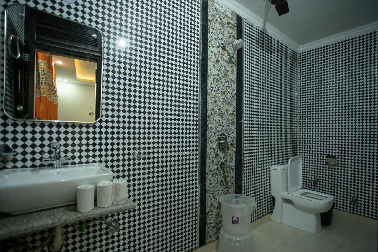 Yes Boss By Backpackers Heaven Right In Centre Of New Delhi Hotel Exterior photo